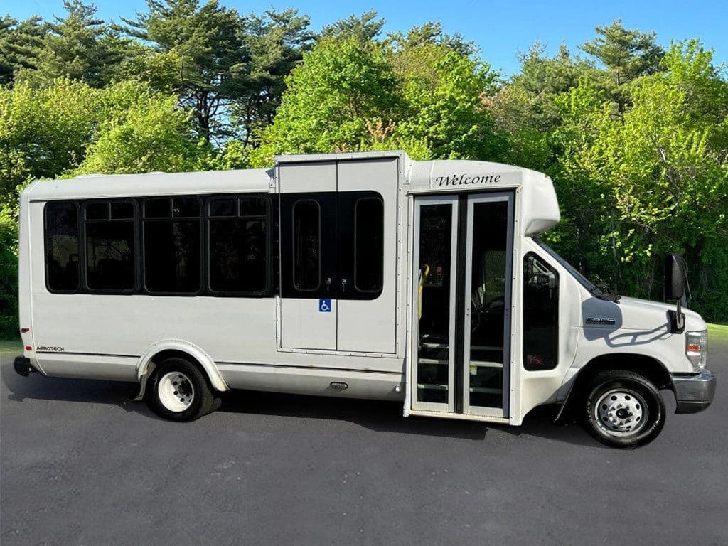 2017 Ford E-450 Eldorado Wheelchair Shuttle Bus - Image 4