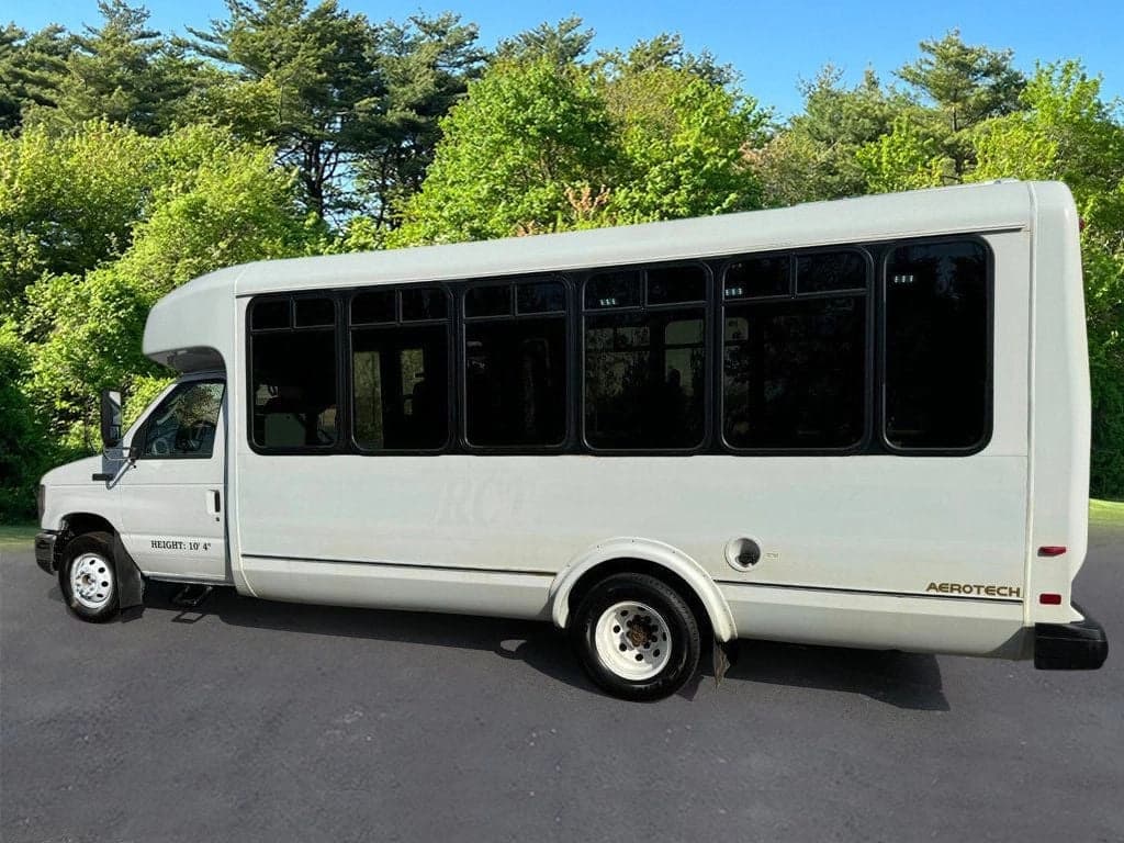 2017 Ford E-450 Eldorado Wheelchair Shuttle Bus - Image 14