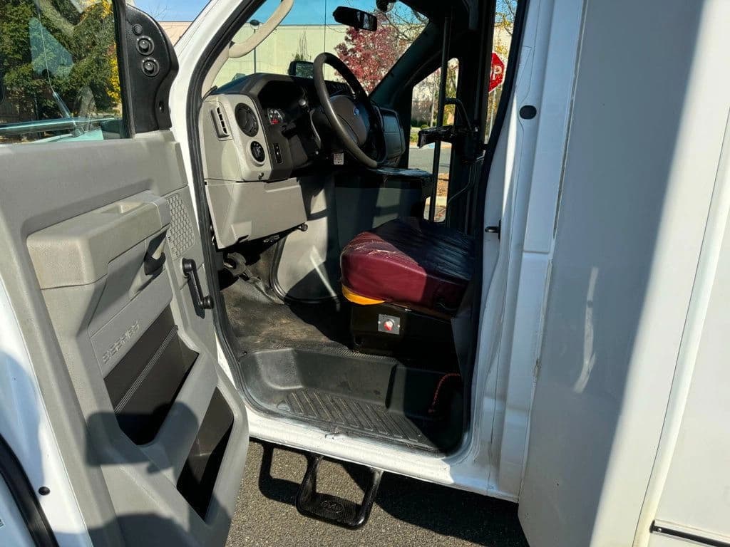 2017 Ford E-450 Eldorado Wheelchair Shuttle Bus - Image 18