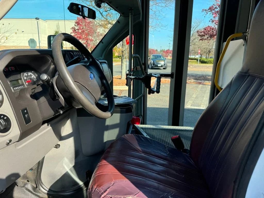 2017 Ford E-450 Eldorado Wheelchair Shuttle Bus - Image 19