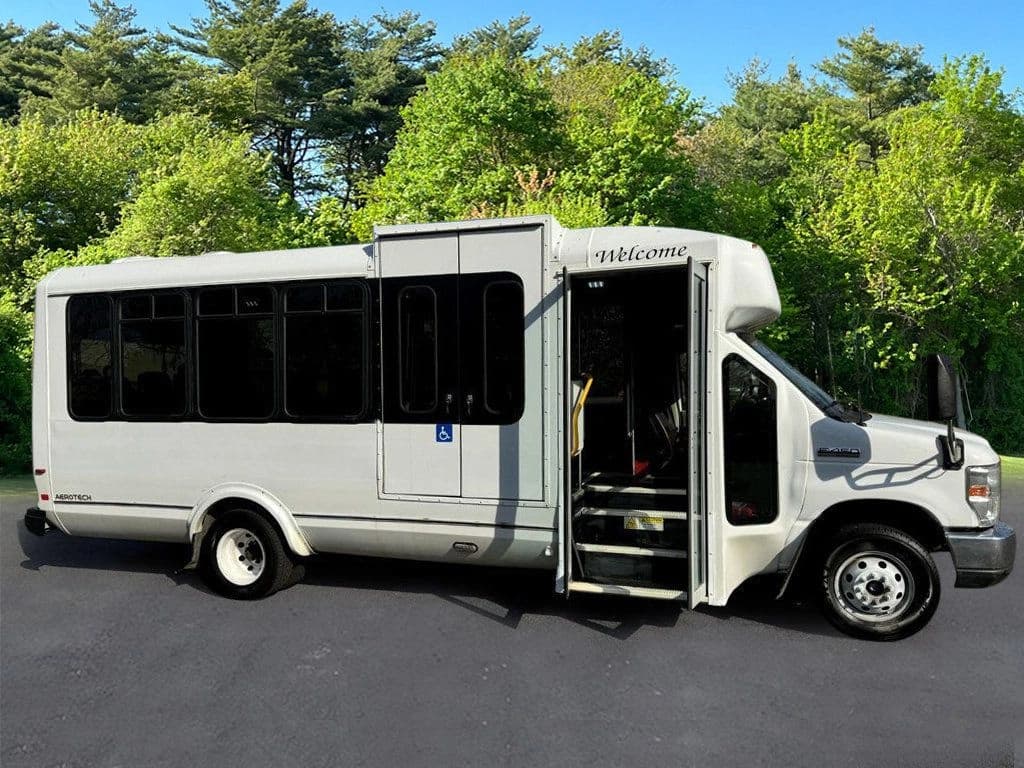 2017 Ford E-450 Eldorado Wheelchair Shuttle Bus - Image 5