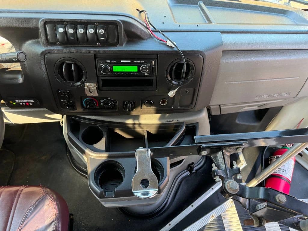 2017 Ford E-450 Eldorado Wheelchair Shuttle Bus - Image 22