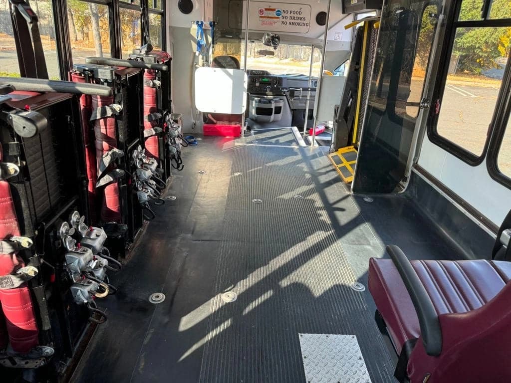 2017 Ford E-450 Eldorado Wheelchair Shuttle Bus - Image 8