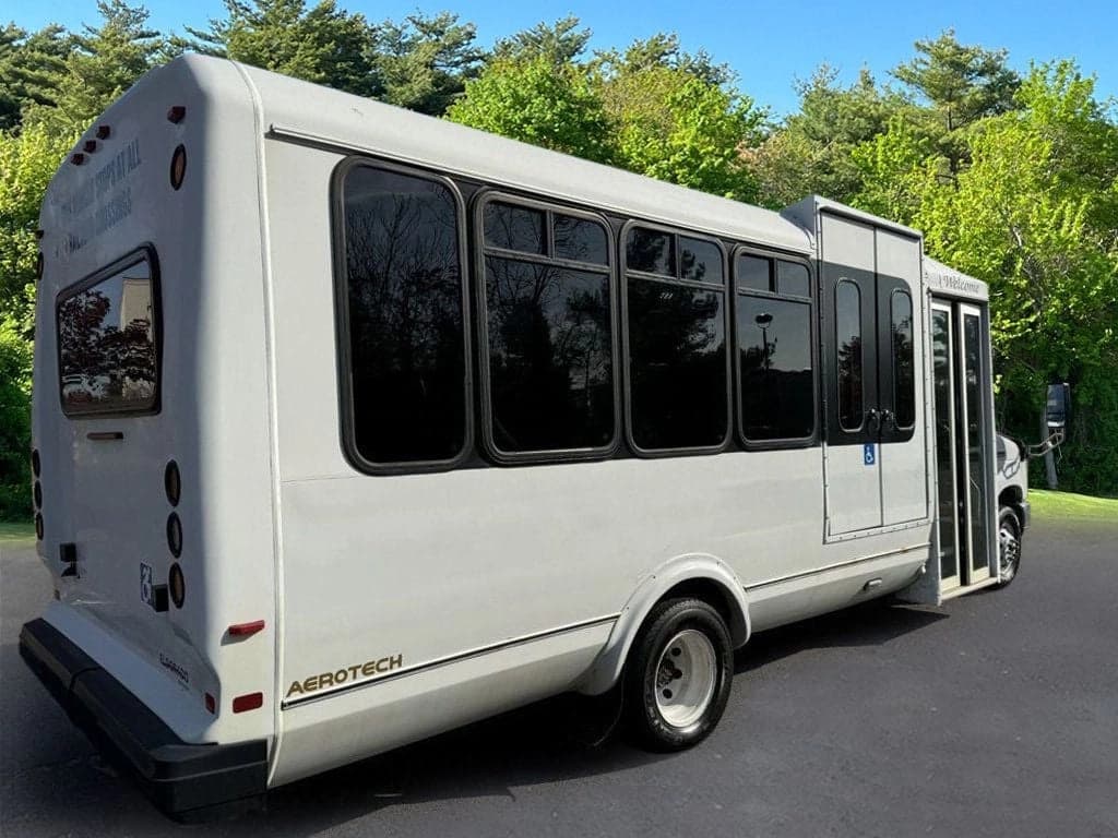 2017 Ford E-450 Eldorado Wheelchair Shuttle Bus - Image 10