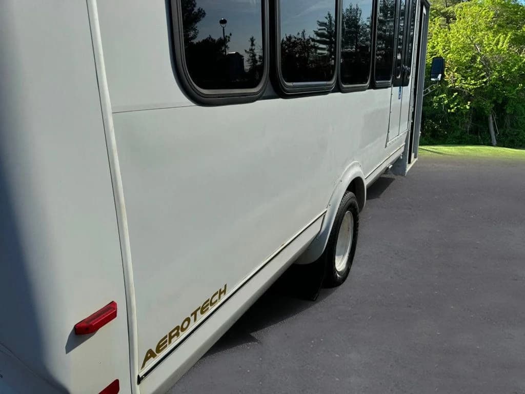 2017 Ford E-450 Eldorado Wheelchair Shuttle Bus - Image 11