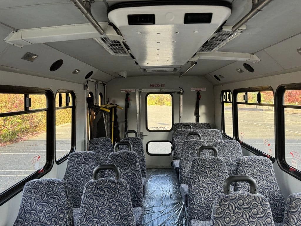 2013 Ford E-450 Shuttle Bus - Image 25
