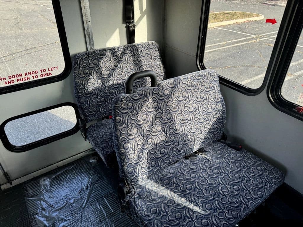 2013 Ford E-450 Shuttle Bus - Image 28