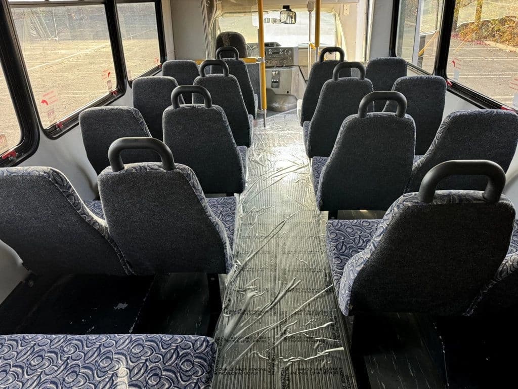 2013 Ford E-450 Shuttle Bus - Image 29