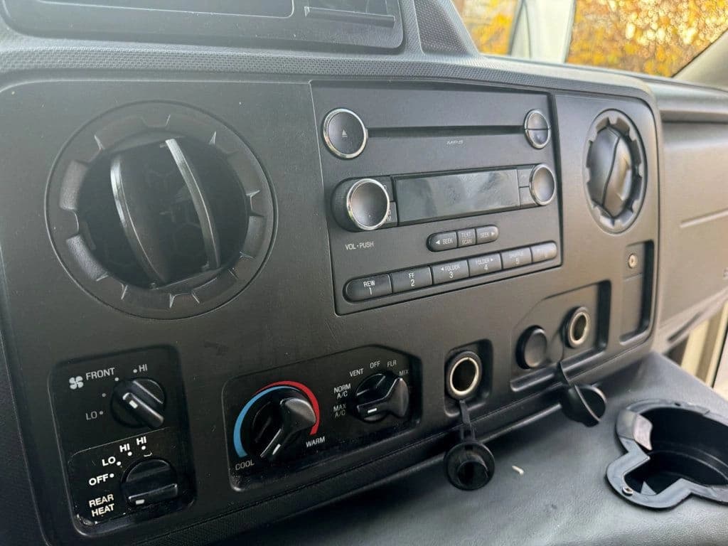 2013 Ford E-450 Shuttle Bus - Image 32
