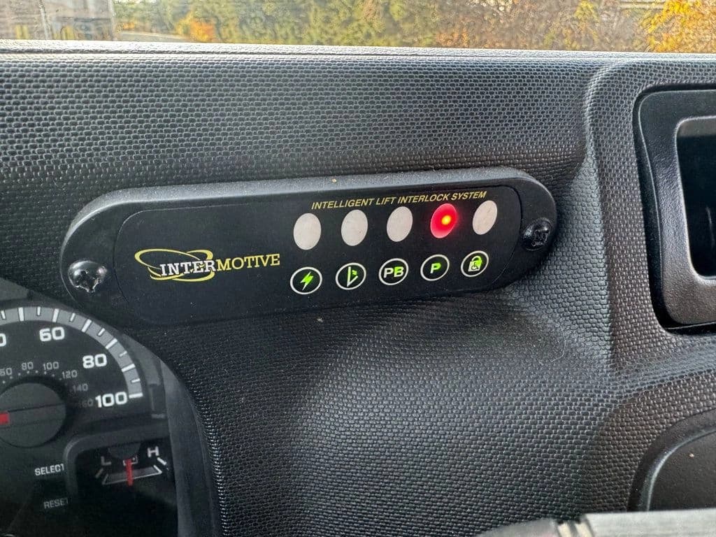 2013 Ford E-450 Shuttle Bus - Image 34