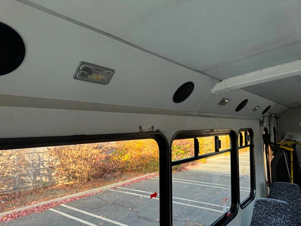 2013 Ford E-450 Shuttle Bus - Image 35