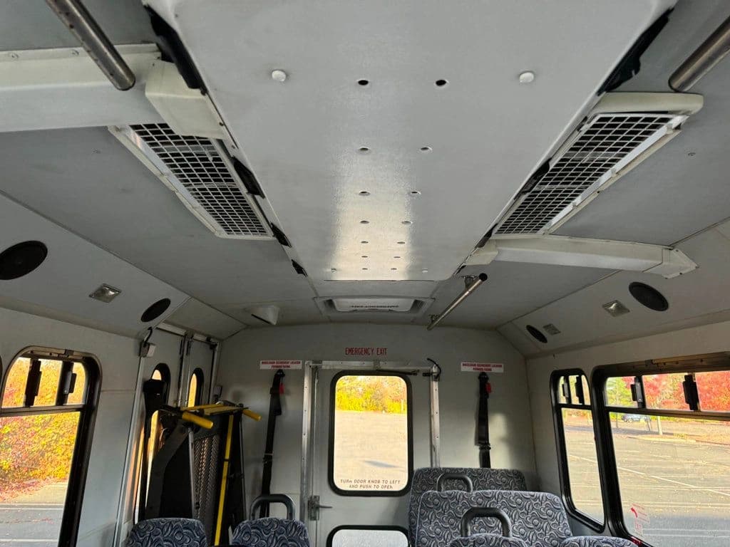 2013 Ford E-450 Shuttle Bus - Image 36