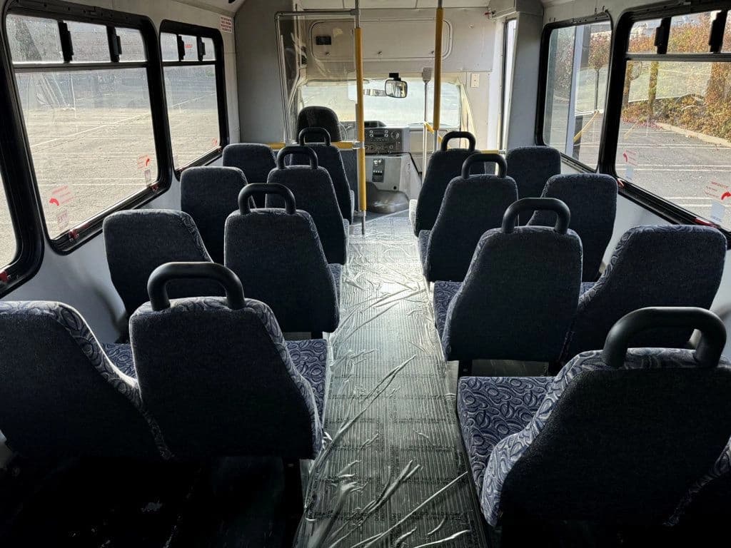 2013 Ford E-450 Shuttle Bus - Image 7