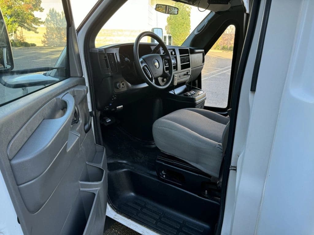 2014 Chevrolet Express 4500 Shuttle Bus - Image 16