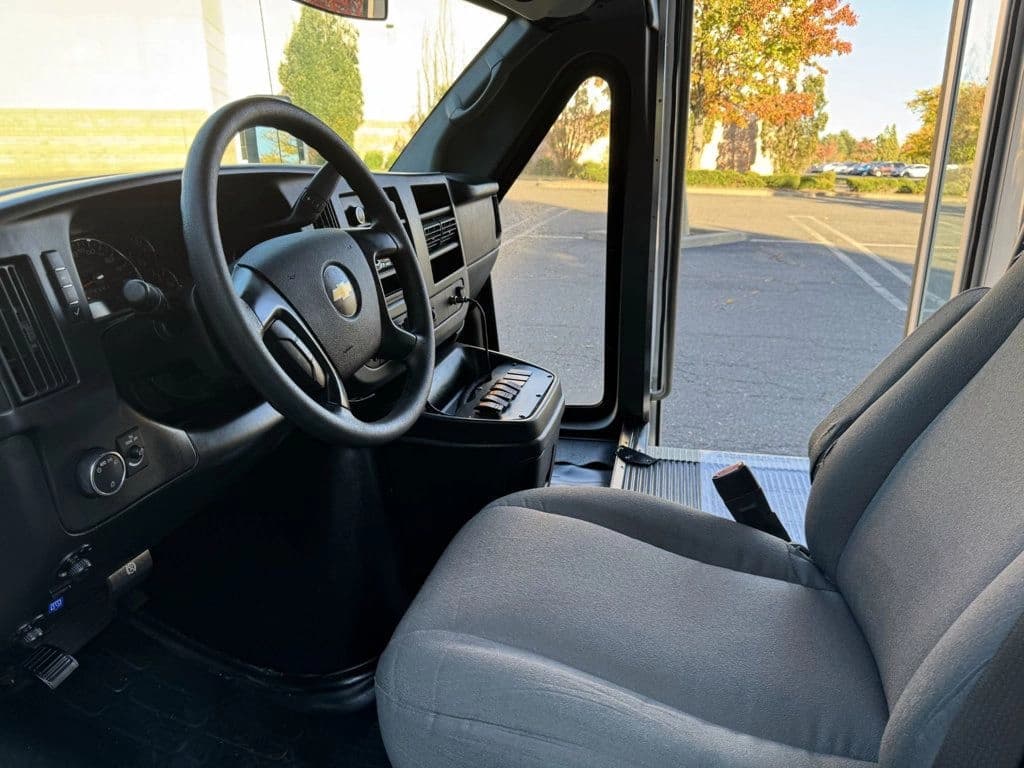 2014 Chevrolet Express 4500 Shuttle Bus - Image 17