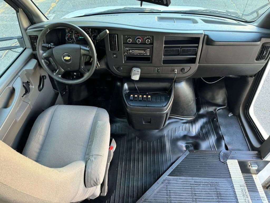 2014 Chevrolet Express 4500 Shuttle Bus - Image 18