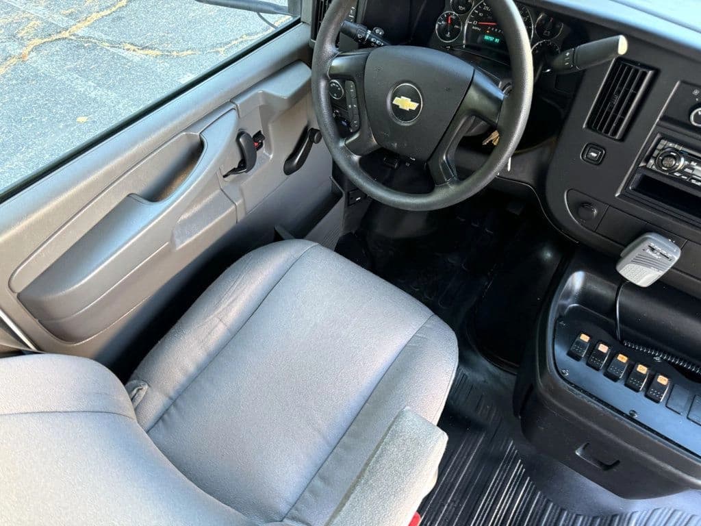 2014 Chevrolet Express 4500 Shuttle Bus - Image 19