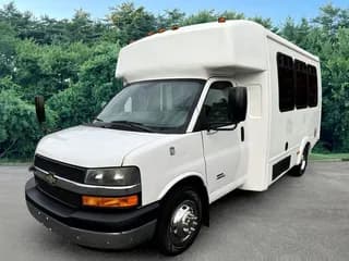 2014 Chevrolet Express 4500 bus
