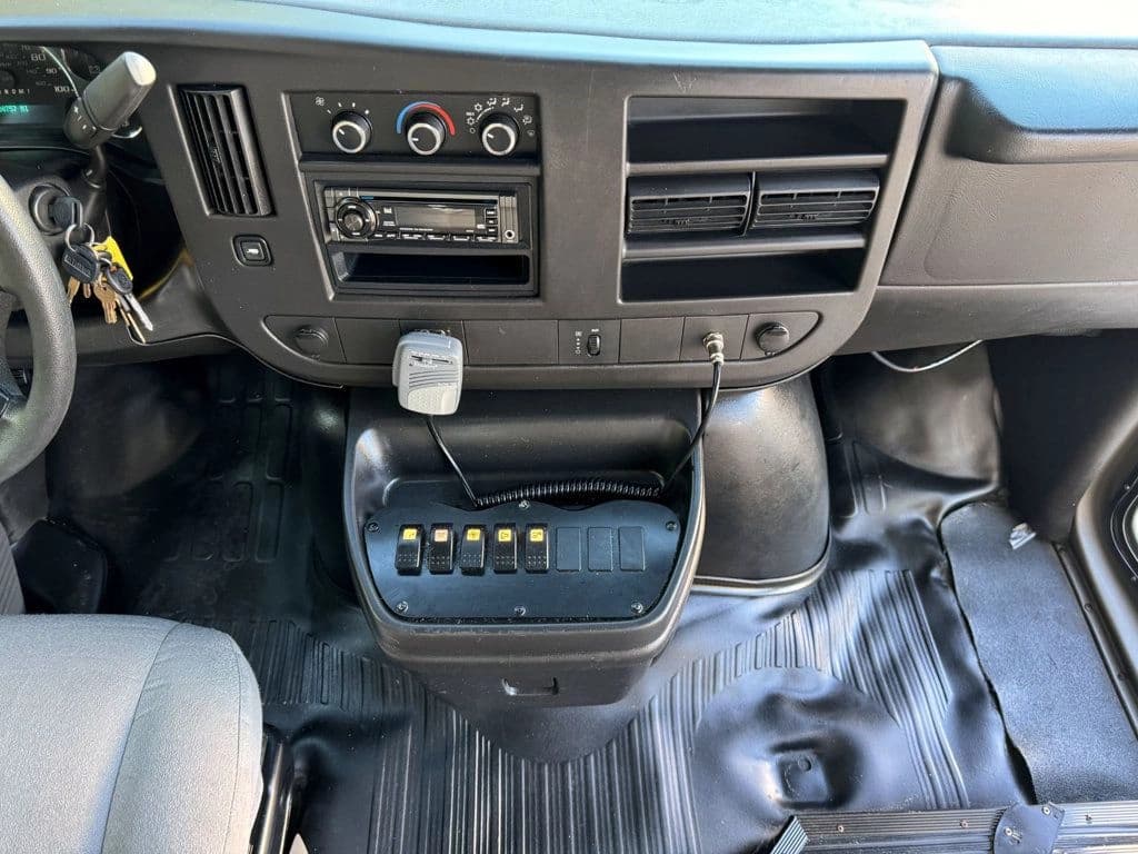 2014 Chevrolet Express 4500 Shuttle Bus - Image 20