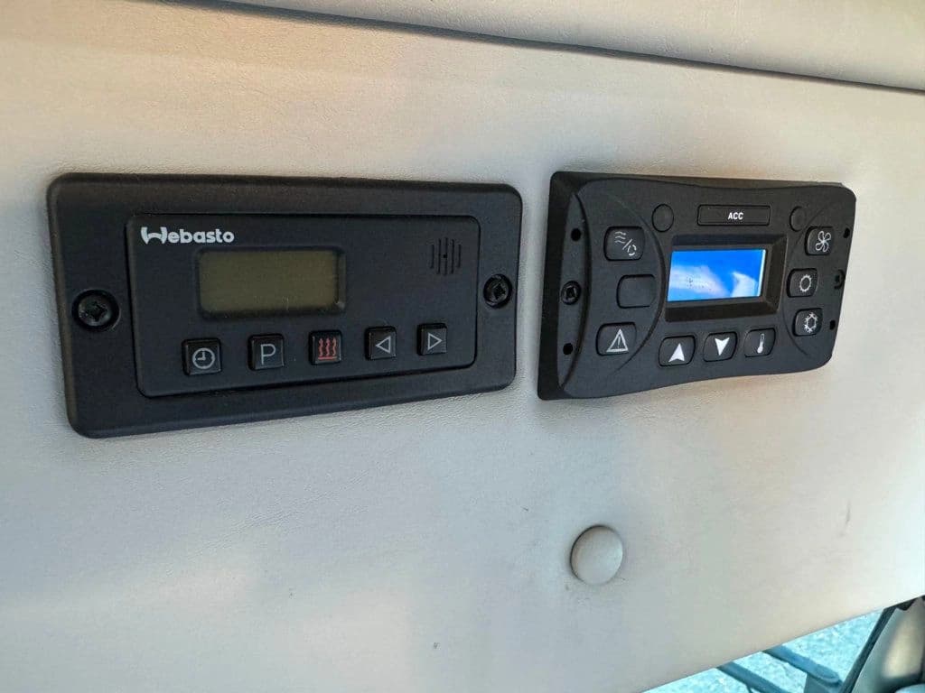2014 Chevrolet Express 4500 Shuttle Bus - Image 27