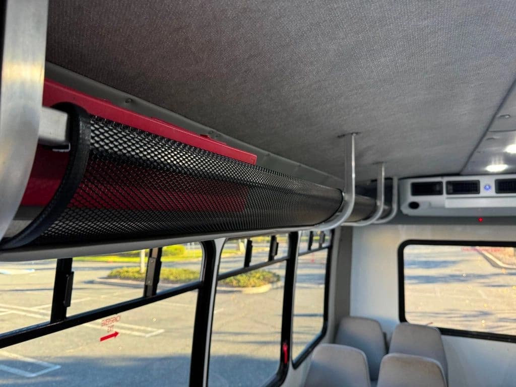 2014 Chevrolet Express 4500 Shuttle Bus - Image 32