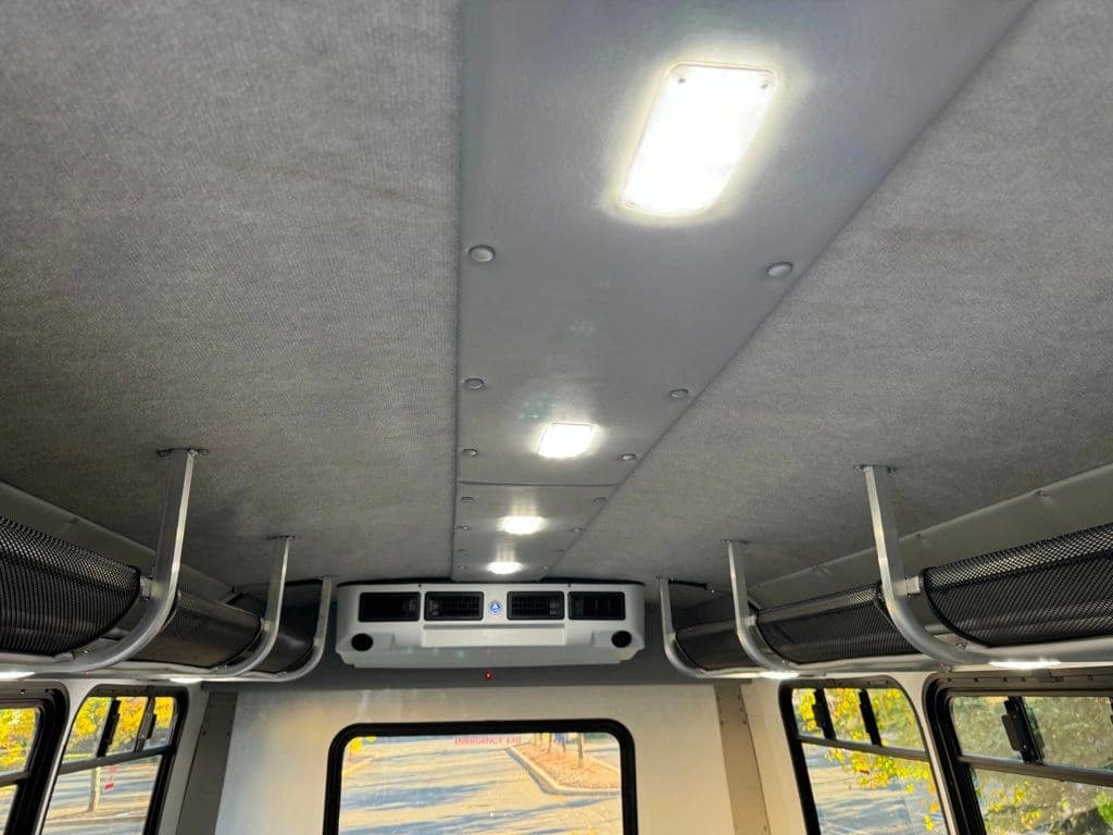 2014 Chevrolet Express 4500 Shuttle Bus - Image 33