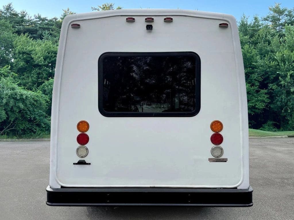 2014 Chevrolet Express 4500 Shuttle Bus - Image 8