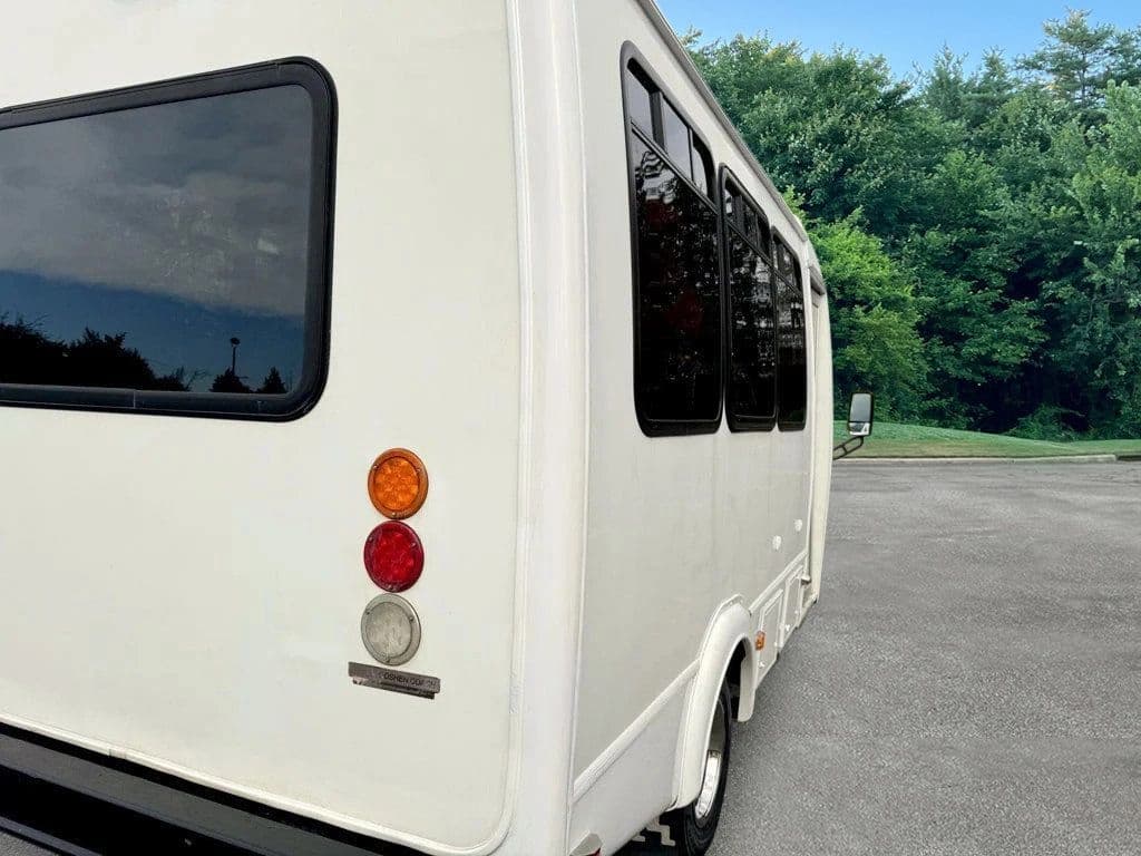 2014 Chevrolet Express 4500 Shuttle Bus - Image 9