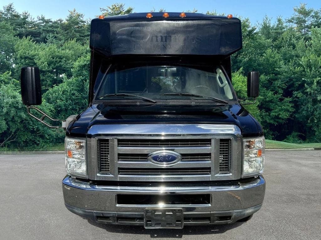 2013 Ford E-450 Wheelchair Shuttle Bus - Image 2