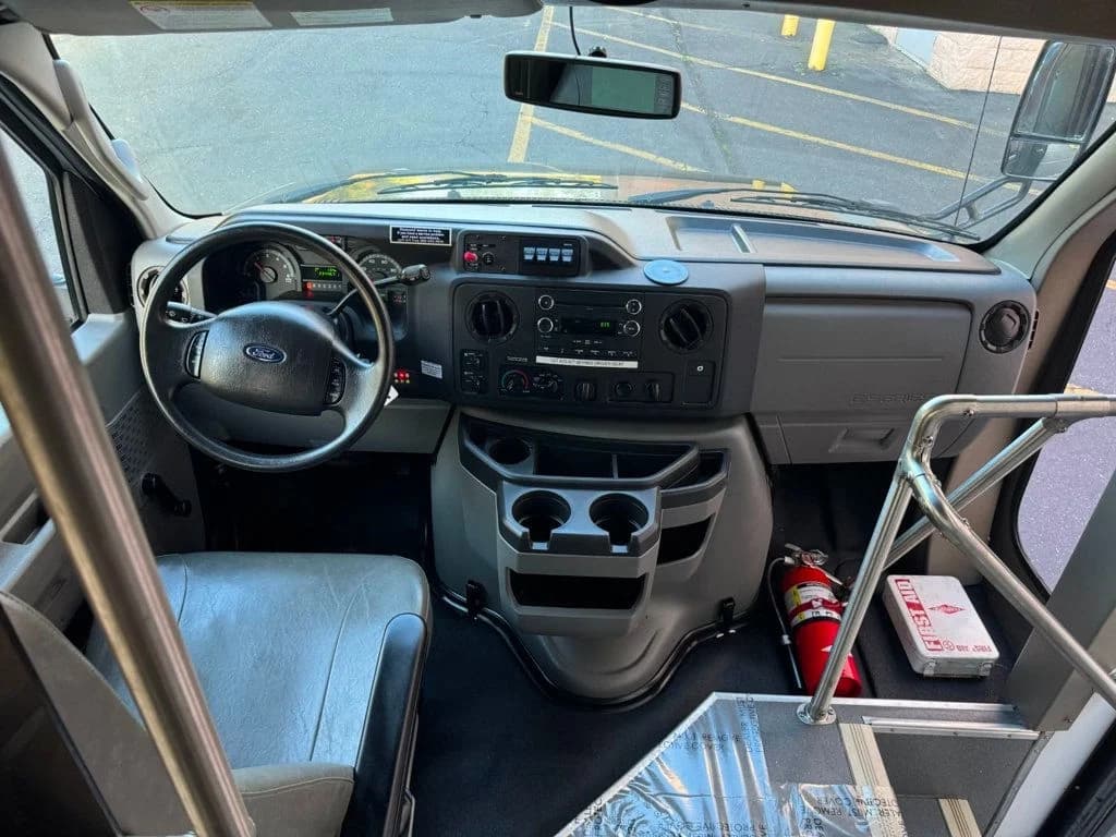 2013 Ford E-450 Wheelchair Shuttle Bus - Image 22