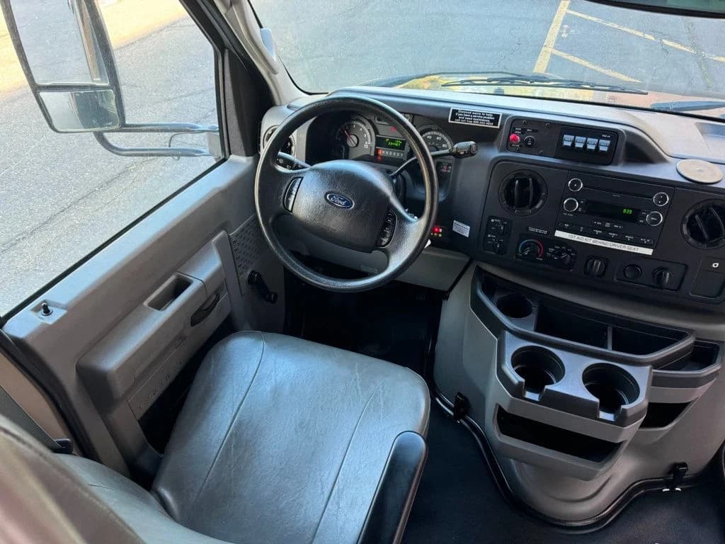 2013 Ford E-450 Wheelchair Shuttle Bus - Image 23