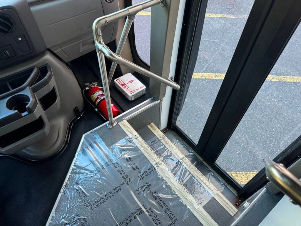 2013 Ford E-450 Wheelchair Shuttle Bus - Image 25