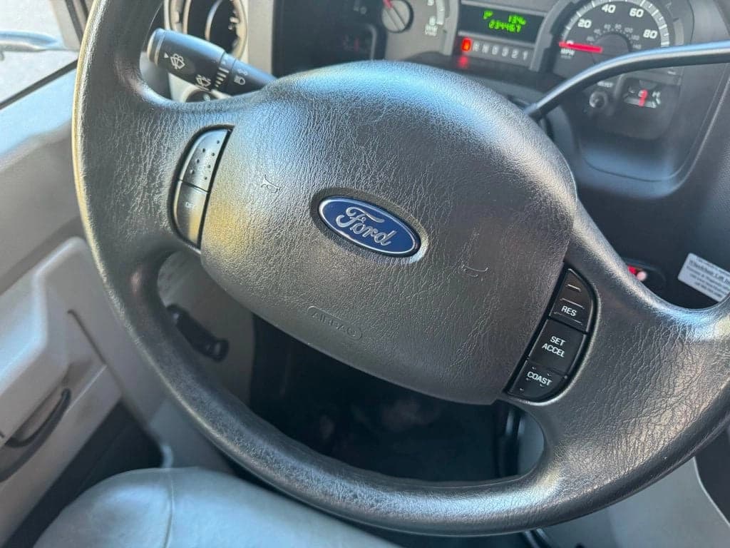 2013 Ford E-450 Wheelchair Shuttle Bus - Image 27