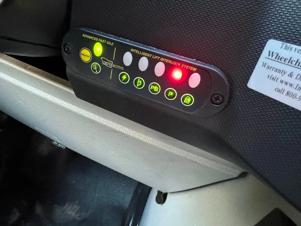 2013 Ford E-450 Wheelchair Shuttle Bus - Image 29