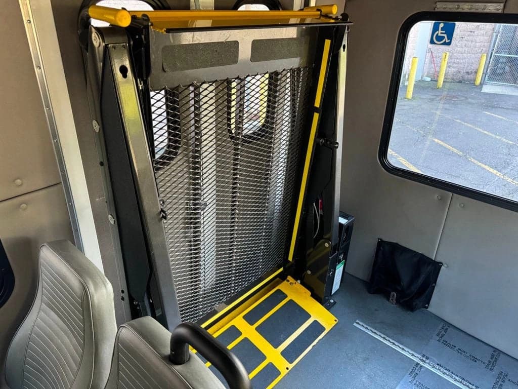 2013 Ford E-450 Wheelchair Shuttle Bus - Image 39
