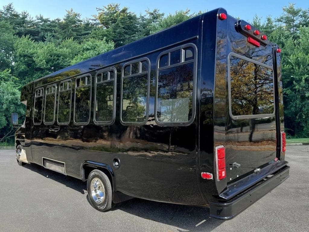2013 Ford E-450 Wheelchair Shuttle Bus - Image 4