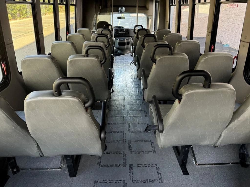 2013 Ford E-450 Wheelchair Shuttle Bus - Image 6