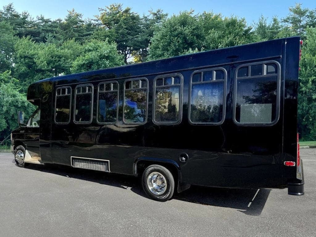 2013 Ford E-450 Wheelchair Shuttle Bus - Image 7