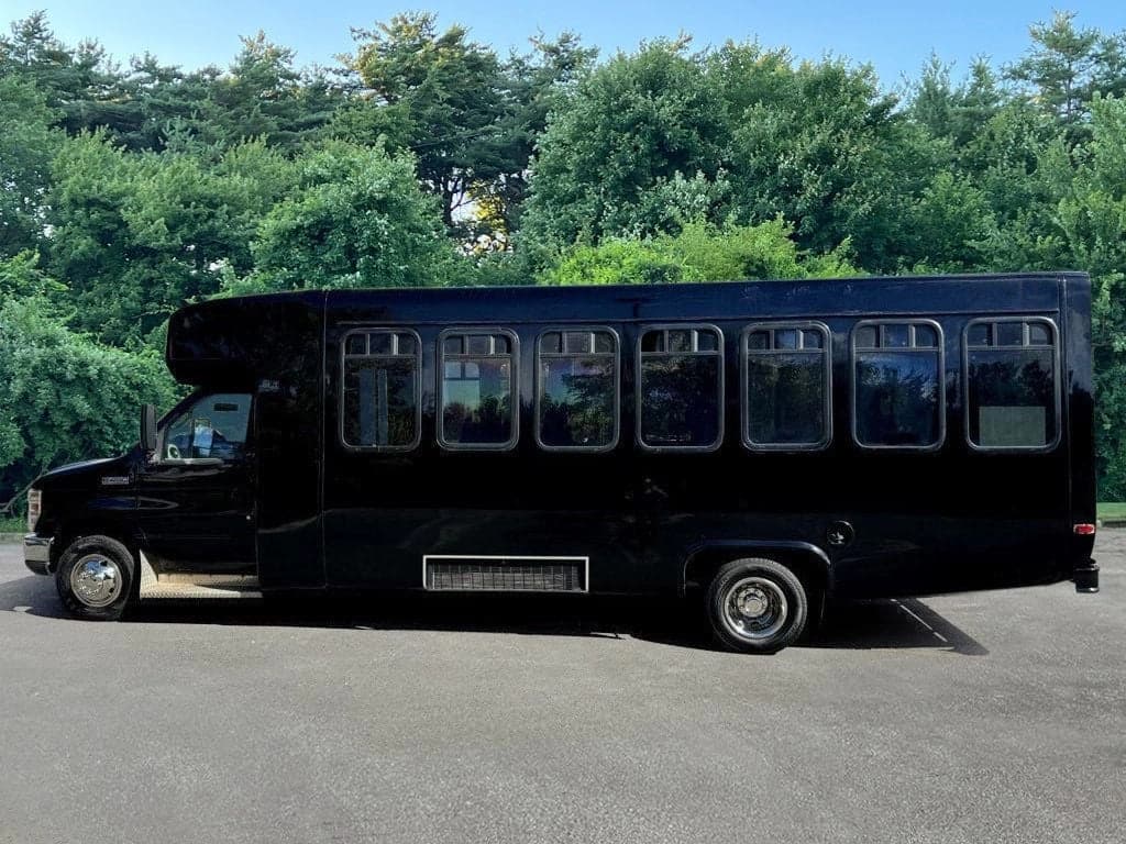 2013 Ford E-450 Wheelchair Shuttle Bus - Image 8