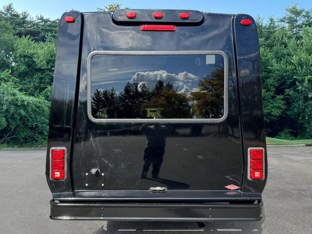 2013 Ford E-450 Wheelchair Shuttle Bus - Image 9