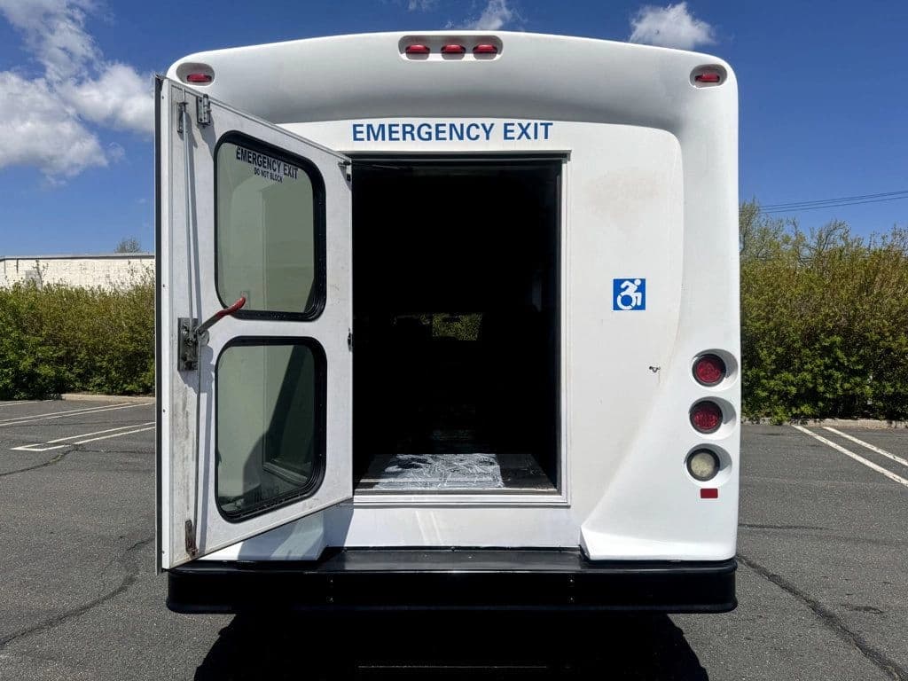 2014 Ford E-350 Wheelchair Shuttle Bus - Image 12