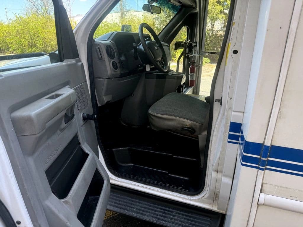 2014 Ford E-350 Wheelchair Shuttle Bus - Image 20