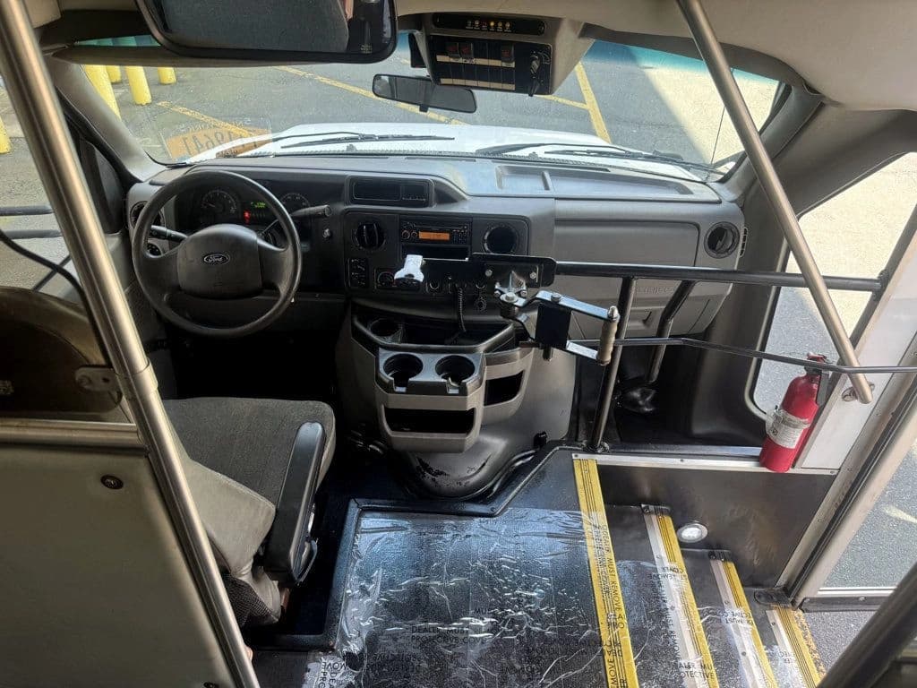2014 Ford E-350 Wheelchair Shuttle Bus - Image 22