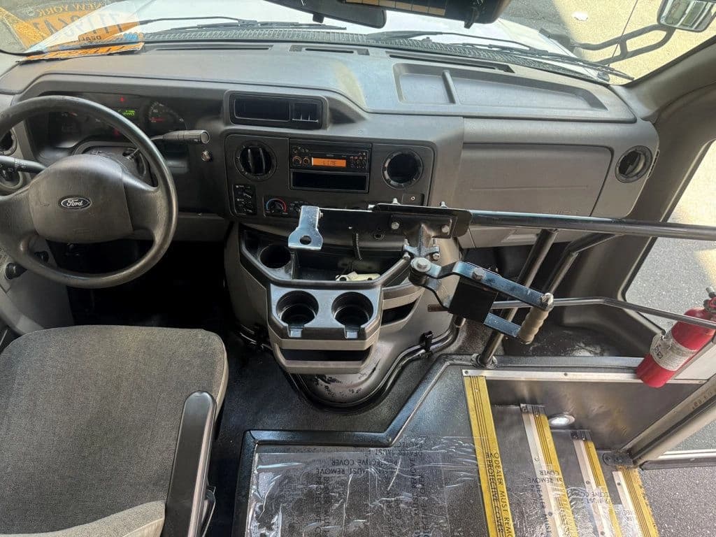 2014 Ford E-350 Wheelchair Shuttle Bus - Image 24