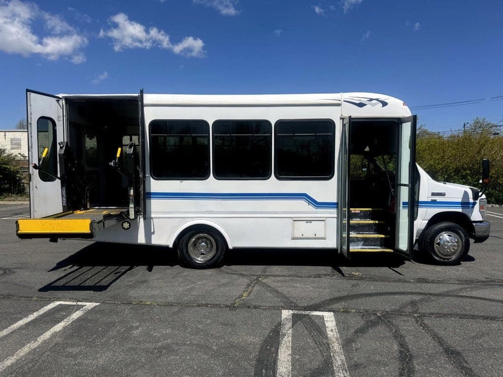 2014 Ford E-350 Wheelchair Shuttle Bus - Image 6