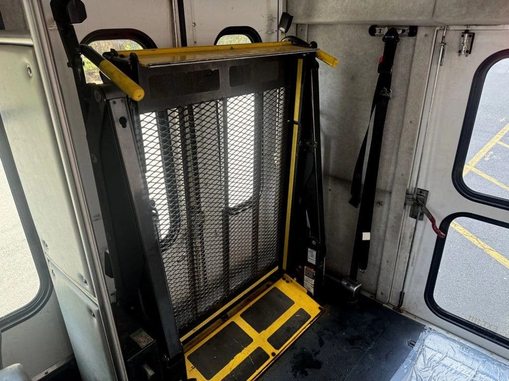 2014 Ford E-350 Wheelchair Shuttle Bus - Image 38