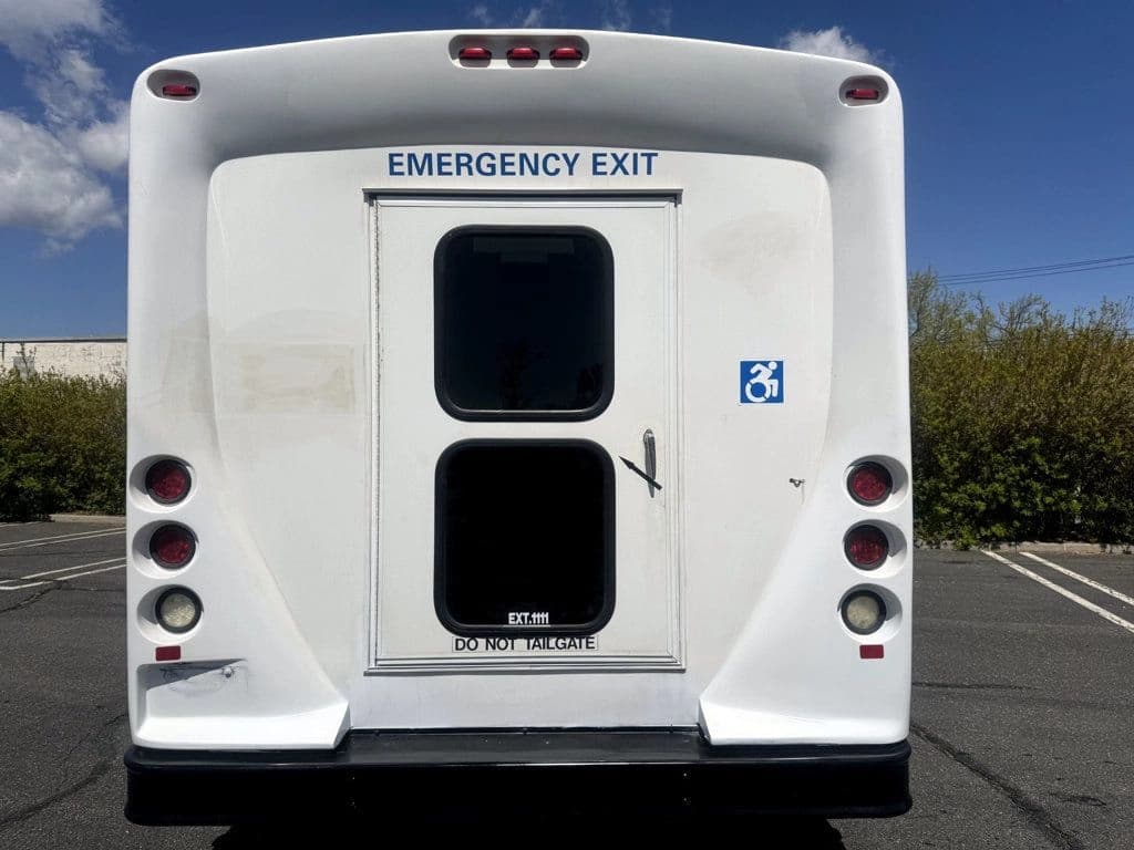 2014 Ford E-350 Wheelchair Shuttle Bus - Image 11