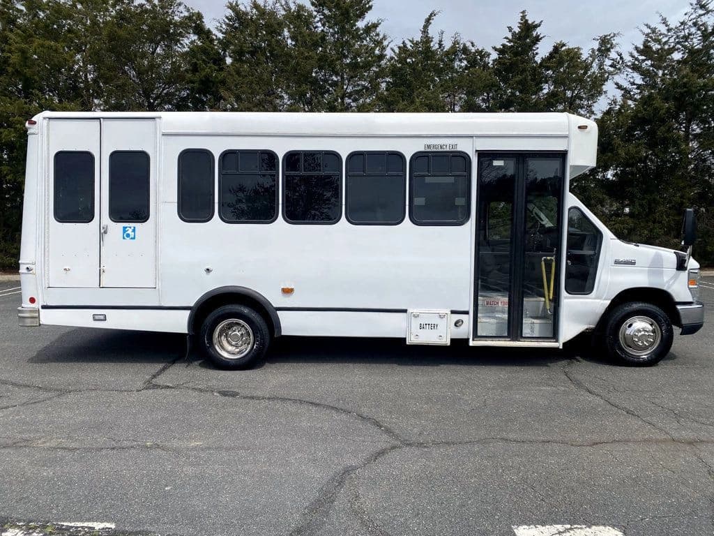 2014 Ford E-350 Wheelchair Shuttle Bus - Image 4