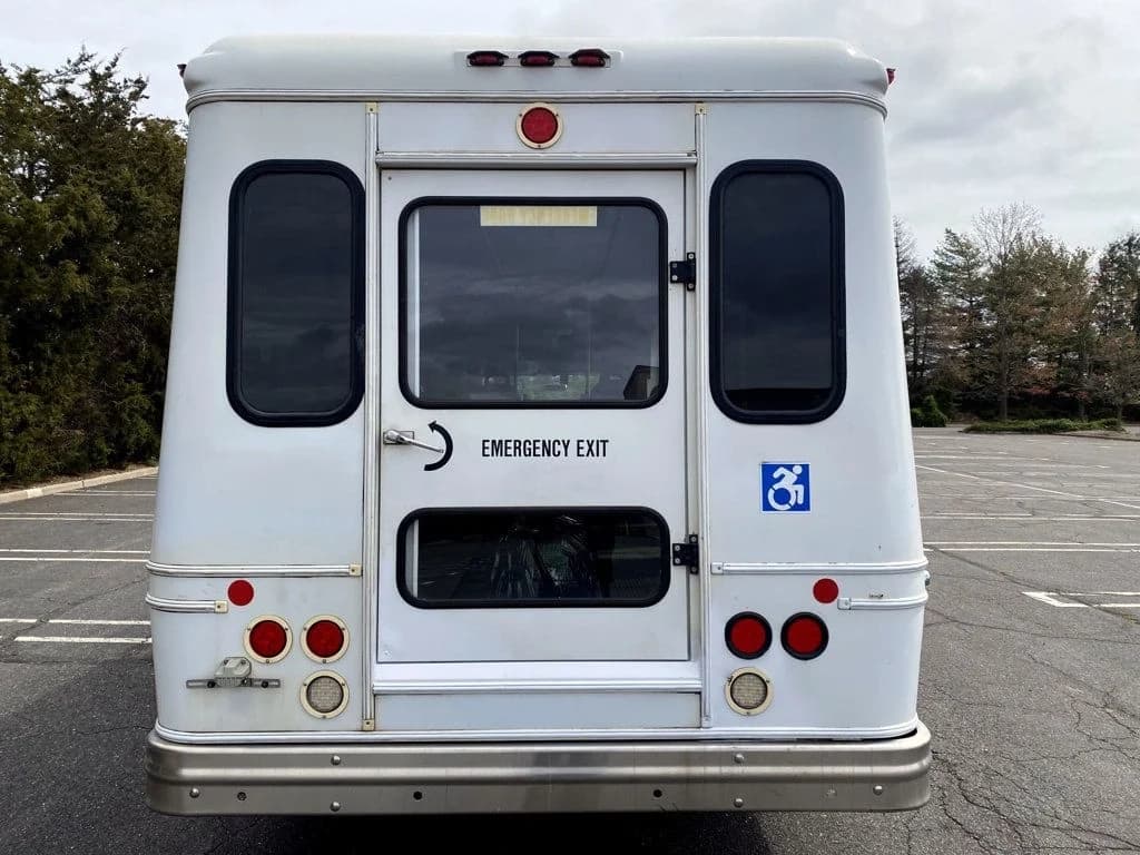 2014 Ford E-350 Wheelchair Shuttle Bus - Image 12