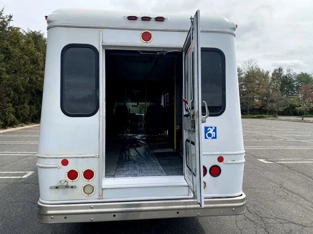 2014 Ford E-350 Wheelchair Shuttle Bus - Image 13